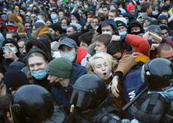 Thousands of Russians take to streets to demand release of jailed opposition leader