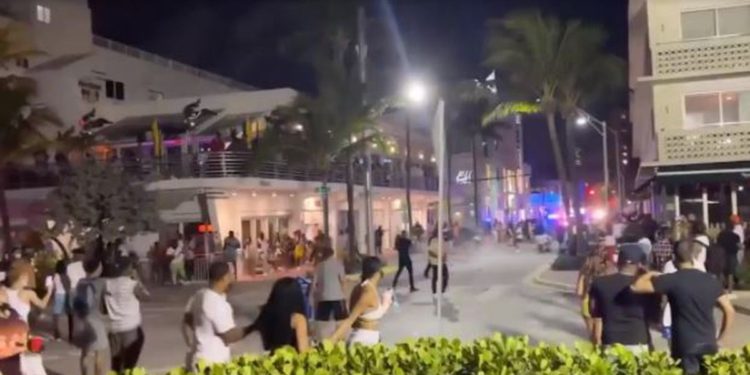 MIAMI BEACH POLICE USE SWAT TACTICS AGAINST SPRING BREAKERS