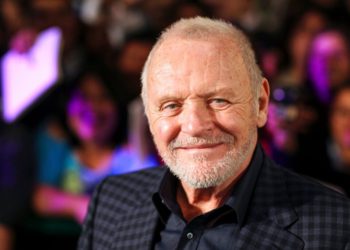 Anthony Hopkins REACTS to Beating Chadwick Boseman at 2021 Oscars