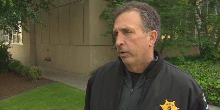 Sheriff FREAKS Out Over Newspaper Carrier (VIDEO)