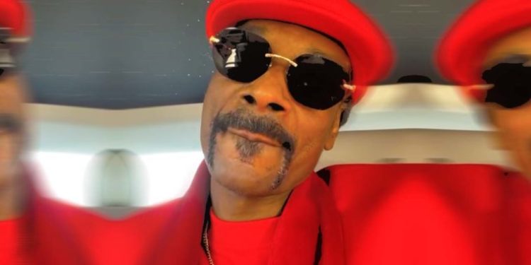 Snoop Dogg & Wife Shante Attend His Mother’s Homegoing Service