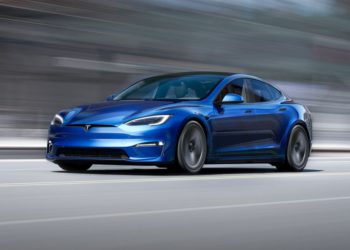 Tesla drops below $1 trillion market cap