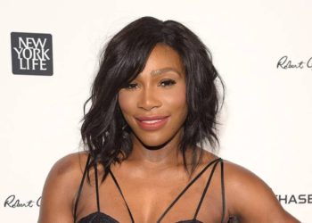 Serena Williams Shows Off Underwater Swim On Bahamas Vacation