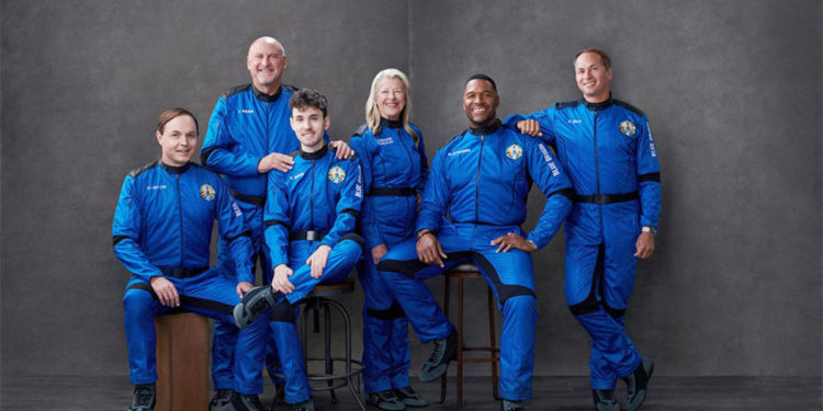 Watch Michael Strahan board the New Shepard-19 crew capsule