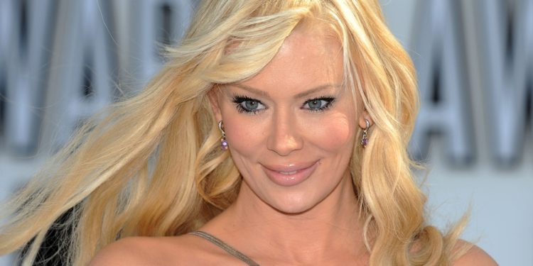 Jenna Jameson, ‘unable to walk,’ has Guillain-Barré Syndrome