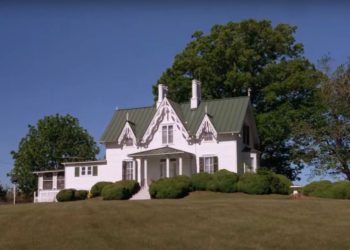 Man unknowingly buys the former plantation house where his ancestors were enslaved
