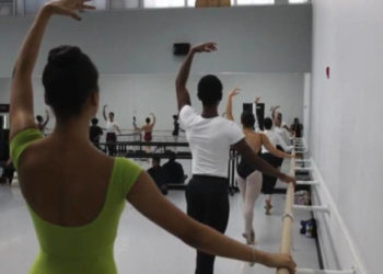 “Hiplet,” a style of dance that mixes hip-hop and ballet, is defying genres | Nightline