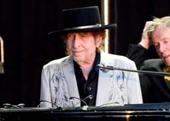 Watch Bob Dylan Perform ‘All Along The Watchtower’ With Billy Strings