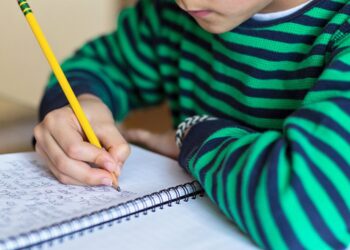 New study shows handwriting boosts early reading skills more than typing