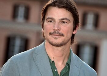 Josh Hartnett Fights a Sea Creature in Mysterious New Netflix Show