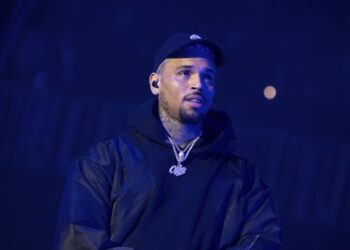 Chris Brown posts bail in U.K. assault case, confirms tour is on