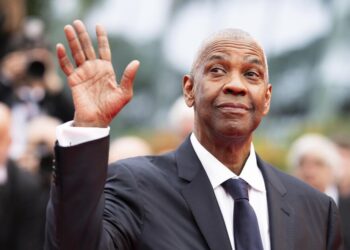 Denzel Washington wins honorary Cannes prize, scolds photog