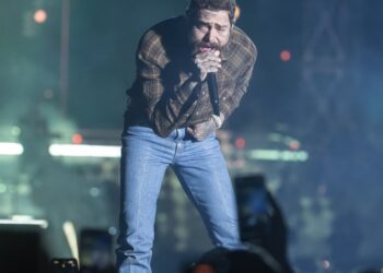 Post Malone at Wrigley Field: A warm welcome on a cold night at the ballpark