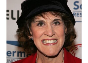 Ruth Buzzi, ‘Laugh-In’ comedian with signature black purse, dies at 88