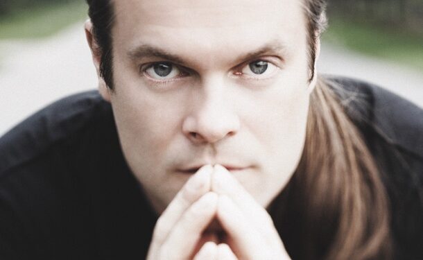 Carlton Fine Arts Presents “Veluminosity,” New & Innovative Light Art Show by Acclaimed Lighting Guru, Bentley Meeker