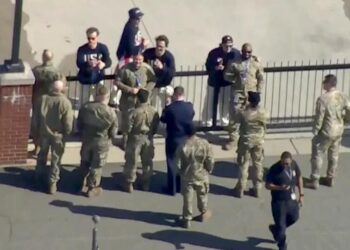 US men’s hockey stars share gold medal moment with military members before White House visit
