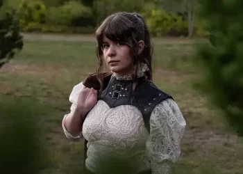 Kerrin Connolly Swings for the Fences on Brilliant LP » PopMatters