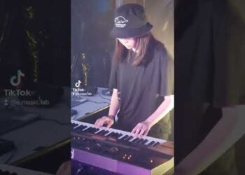 Live Electronic Music clips from OmnIVerse:The IVth Dimension