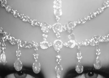 Italian Music Legend Mina Returns with ‘A costo di morire’ Ahead of New Album