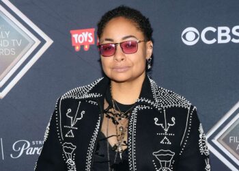 Raven-Symoné loses it after not recognizing lyrics from her own song