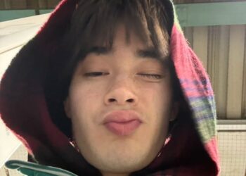 寒すぎる日にはマフラーで耳をガード。最近ハマっている巻き方[栄莉弥ブログ]